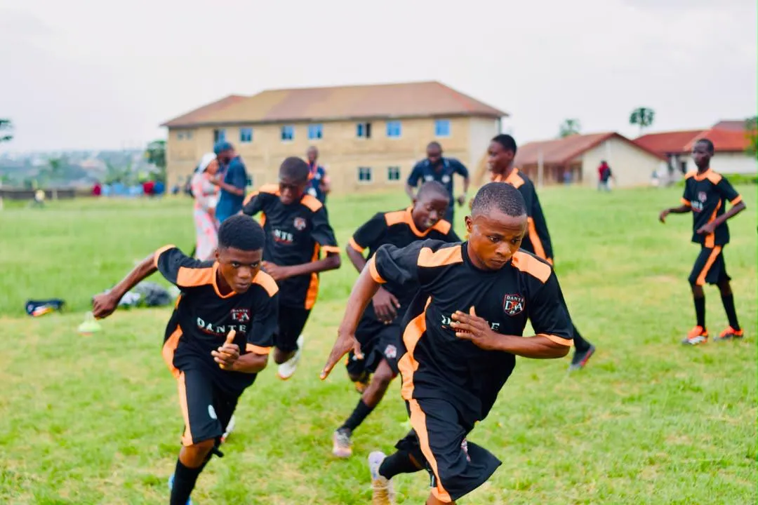Dante players applying their development during competitive football activity