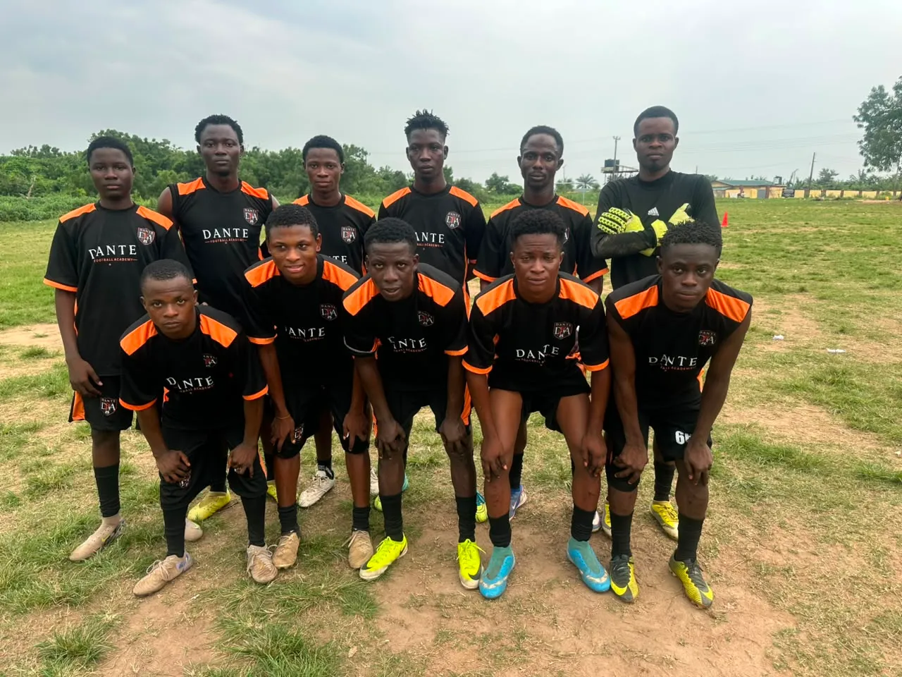 A Dante squad gathered together in official academy kit