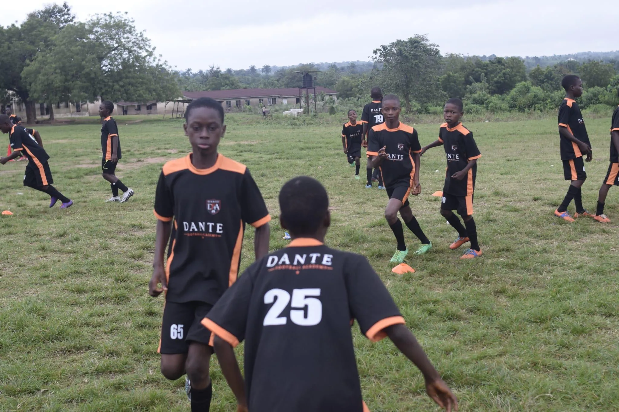 Dante players working across the pitch during a training session
